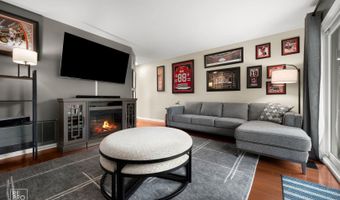 2696 S Embers Ln, Arlington Heights, IL 60005
