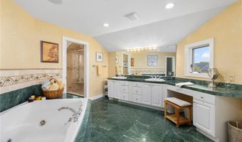 75 N Cliff Dr, Narragansett, RI 02882