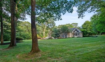 16 Hillside Rd, Cumberland, RI 02864