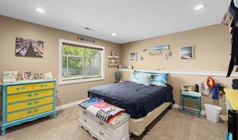 1409 W Creekside Dr, Brandon, SD 57005