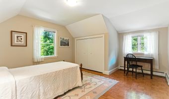 9 Scitterygussett Dr, Falmouth, ME 04105