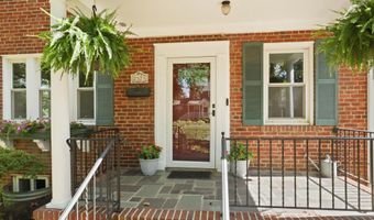 2323 N BURLINGTON St, Arlington, VA 22207