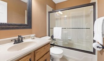 1008 Westrun Dr, Ballwin, MO 63021