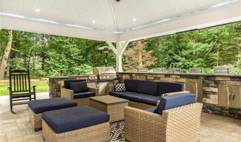 91 Woodridge Dr, North Kingstown, RI 02874