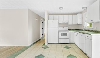 4 Ellsworth St, Warwick, RI 02886
