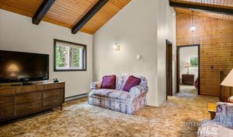 108 Panorama Dr, Cascade, ID 83611