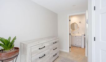 8 Key Ct, Newport, RI 02840
