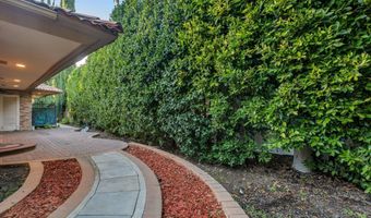 4446 Hayvenhurst Ave, Encino, CA 91436