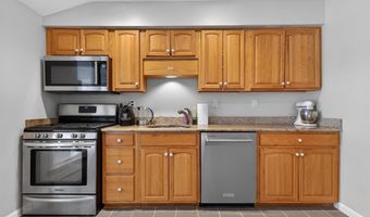 9 Eros Dr, Airmont, NY 10952