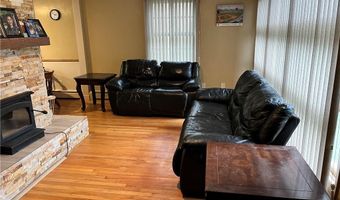 2 Cobble Hill Rd, Lincoln, RI 02865