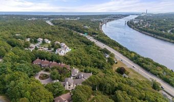 4 Bittersweet Ln 4, Bourne, MA 02532