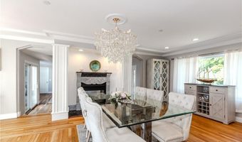21 Crestwood Rd, Warwick, RI 02886