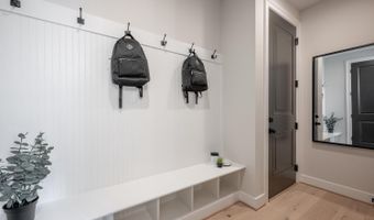 2119 N HARRISON St, Arlington, VA 22205