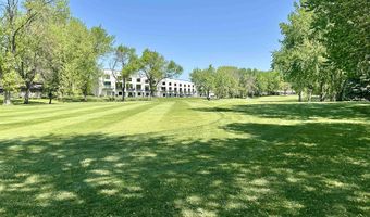 225 Emerald Meadows Dr, Arnolds Park, IA 51331