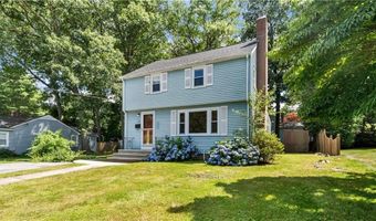 29 Cormier Rd, Lincoln, RI 02865