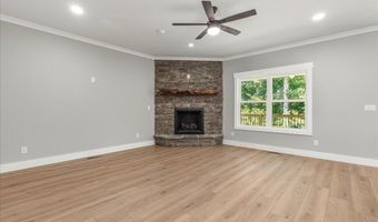 305 Shadows Lawn Dr, Athens, TN 37303