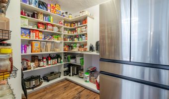 656 E Thornton Lake Dr NW, Albany, OR 97321