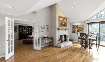 1415 W Hawthorne St, Arlington Heights, IL 60005
