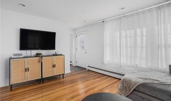 4 Halsey Ave, Middletown, RI 02842