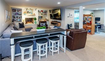 155 Oakdale Rd, North Kingstown, RI 02852