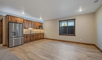 18 RAINBOW VALLEY LODGE Rd, Centennial, WY 82055