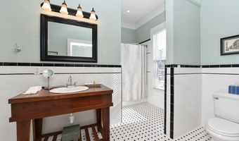 160 Ave C, Apalachicola, FL 32320