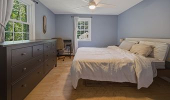 32 Fox Den Rd, Avon, CT 06001