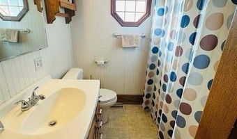 243 E 17th St, Baxter Springs, KS 66713