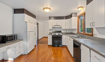 5 Fairway Dr, Acushnet, MA 02743