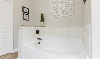 322 Wolf Creek Dr, Americus, GA 31719