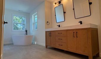 2011 N UPTON St, Arlington, VA 22207