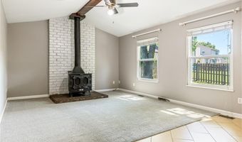 204 Oakwood Farms Ct, Ballwin, MO 63021