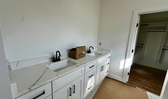 470 Somerset Dr, Appomattox, VA 24522