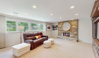3026 N Stratford Rd, Arlington Heights, IL 60004