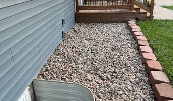 624 J St, Aurora, NE 68818