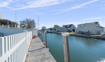 38 Bayside Pl, Amityville, NY 11701