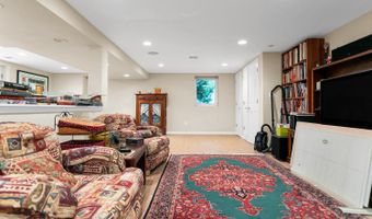 44 Tall Tree Rd, Middletown, NJ 07748
