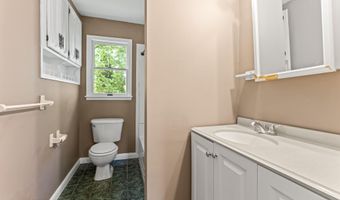 76 9th St, Belford, NJ 07718