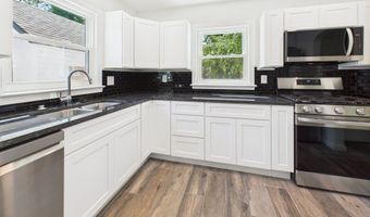 5 Willow Rd, Anderson, IN 46011