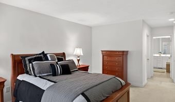 5 Blue Meadow Ct 5, Bourne, MA 02532