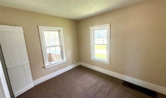 906 Rittenhouse St, Des Moines, IA 50315