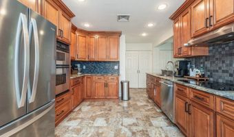 18 Evergreen Dr, Bayonne, NJ 07035