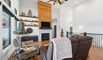 4261 Lakeshore Dr, Basehor, KS 66007
