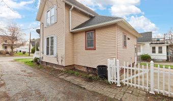 907 E Hunt St, Adrian, MI 49221
