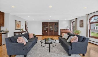 8 Marion Ave, Andover, MA 01810
