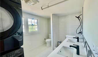 5 John St 2, Bristol, RI 02809