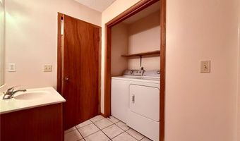 202 NW J St B, Bentonville, AR 72712