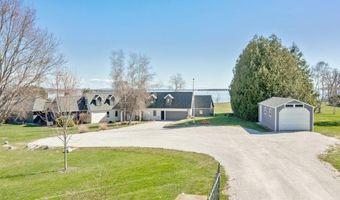 431 McGregor Pt, Alburgh, VT 05440