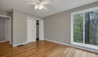 16 Old Manchester Rd, Amherst, NH 03031