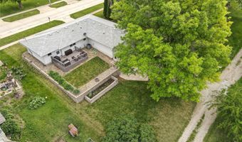 712 Adair St, Adair, IA 50002